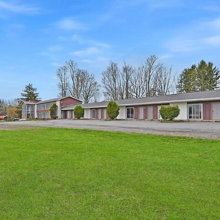Maplehurst Motel Tunkhannock Екстериор снимка