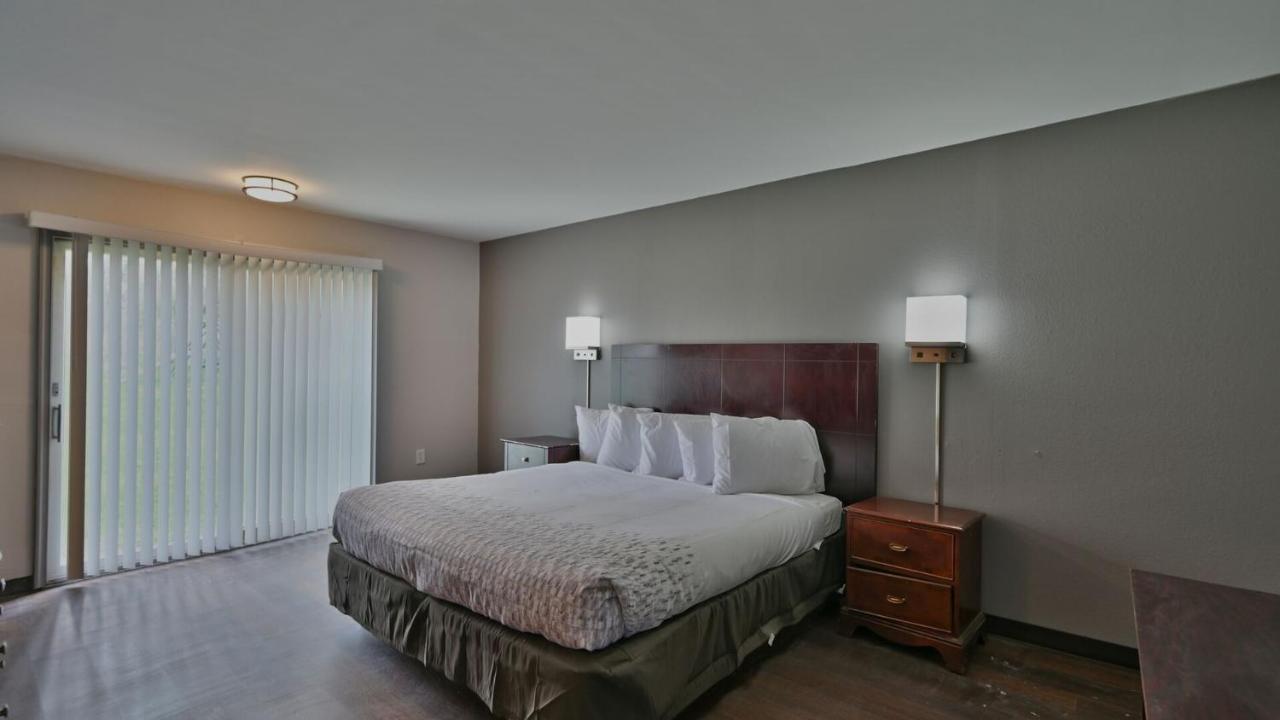 Maplehurst Motel Tunkhannock Екстериор снимка
