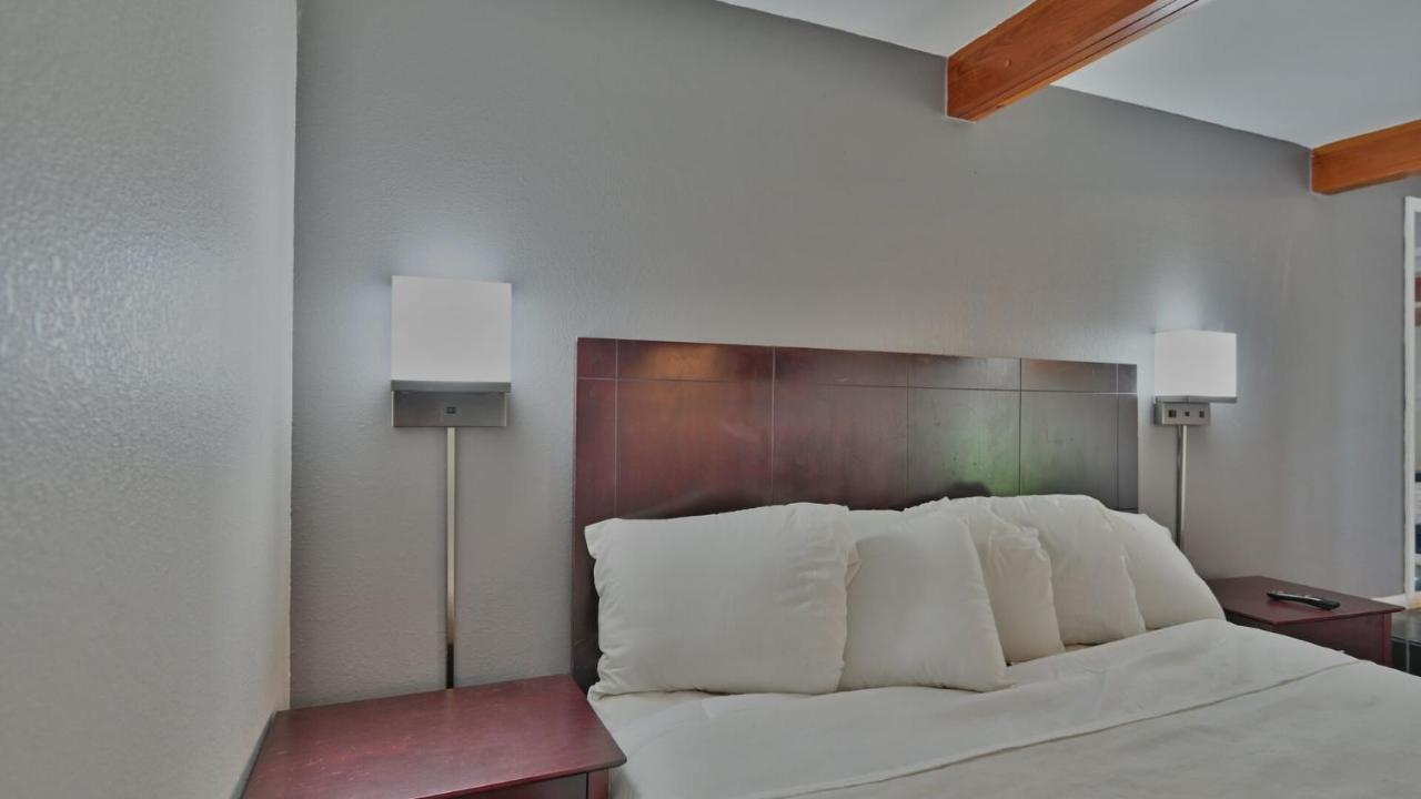 Maplehurst Motel Tunkhannock Екстериор снимка