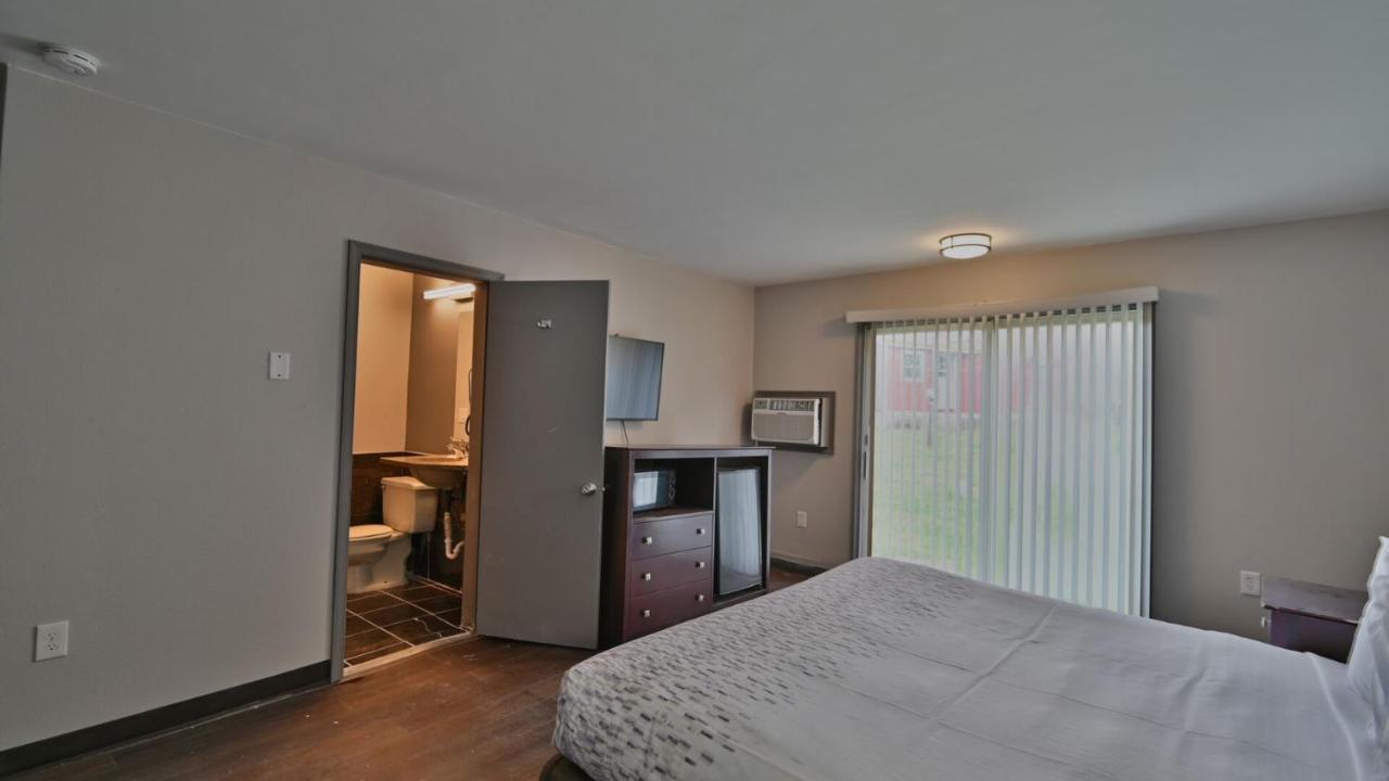 Maplehurst Motel Tunkhannock Екстериор снимка
