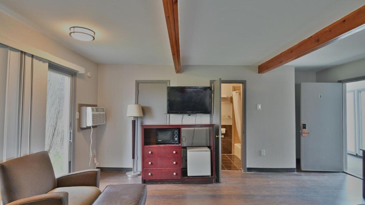 Maplehurst Motel Tunkhannock Екстериор снимка