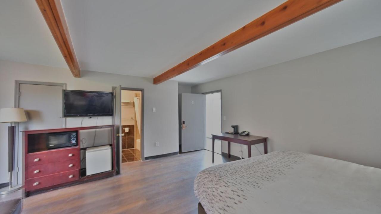 Maplehurst Motel Tunkhannock Екстериор снимка