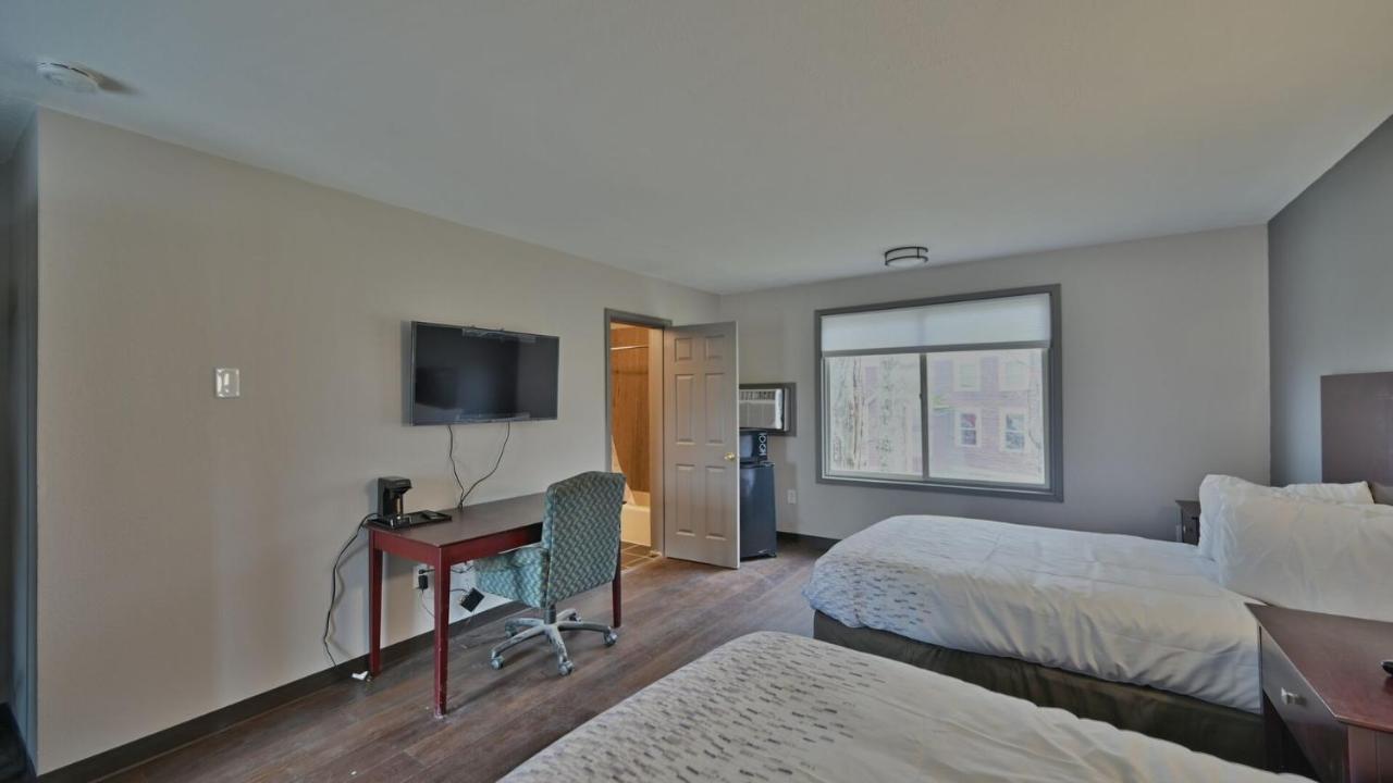 Maplehurst Motel Tunkhannock Екстериор снимка