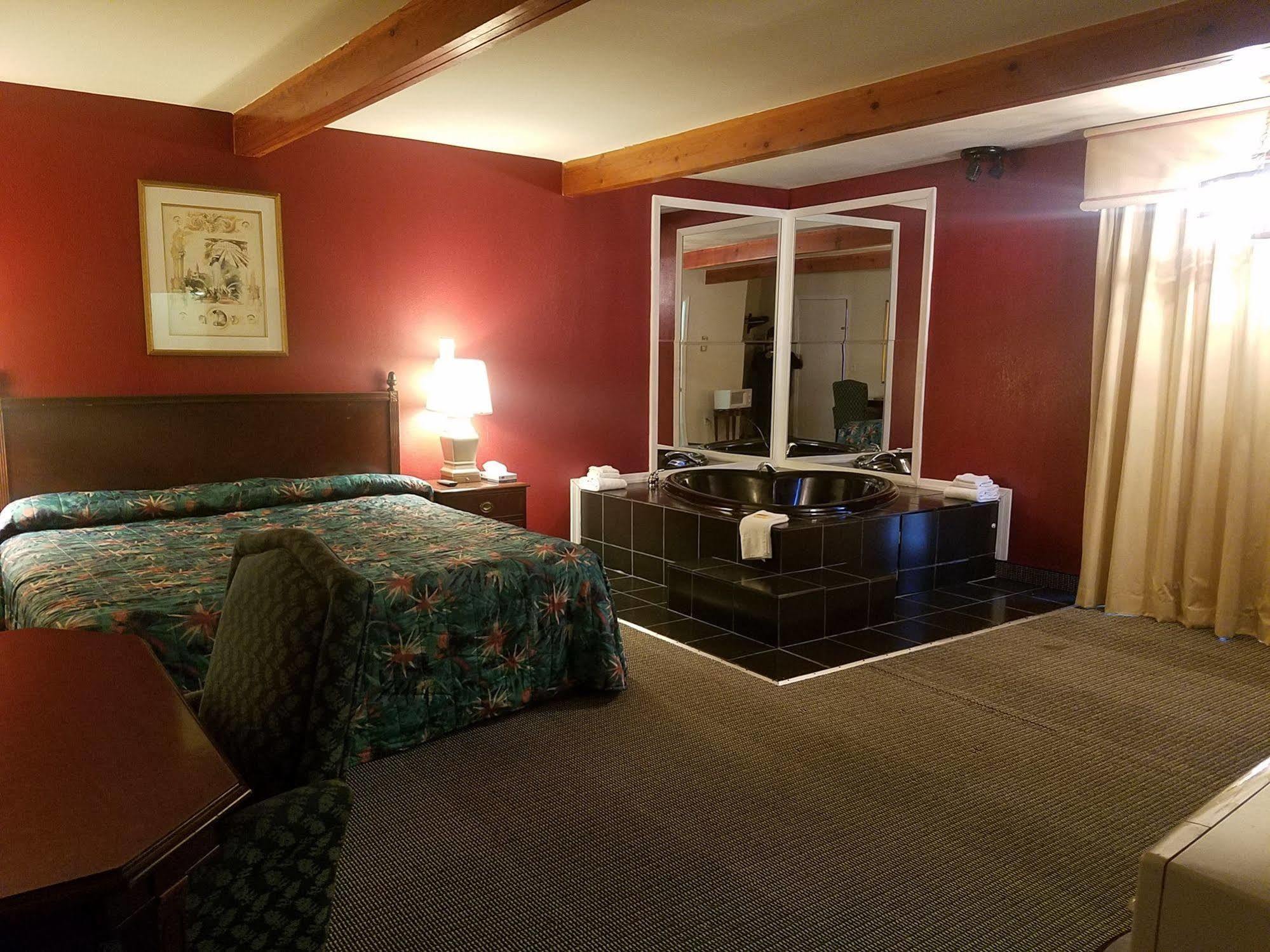 Maplehurst Motel Tunkhannock Екстериор снимка
