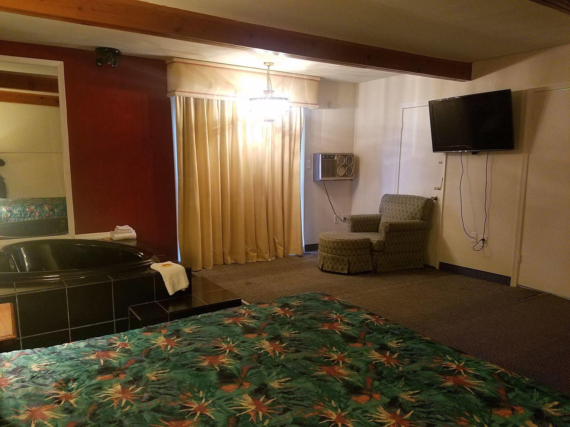 Maplehurst Motel Tunkhannock Екстериор снимка