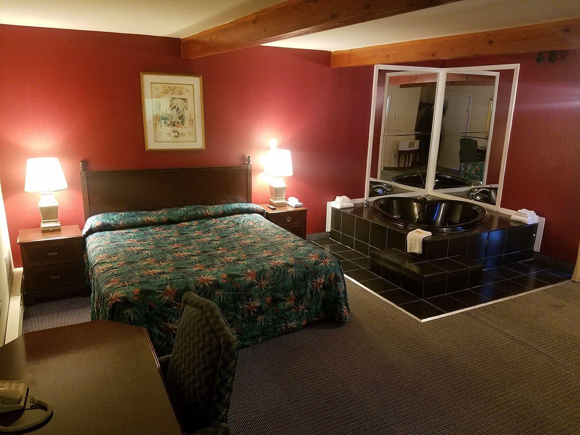Maplehurst Motel Tunkhannock Екстериор снимка