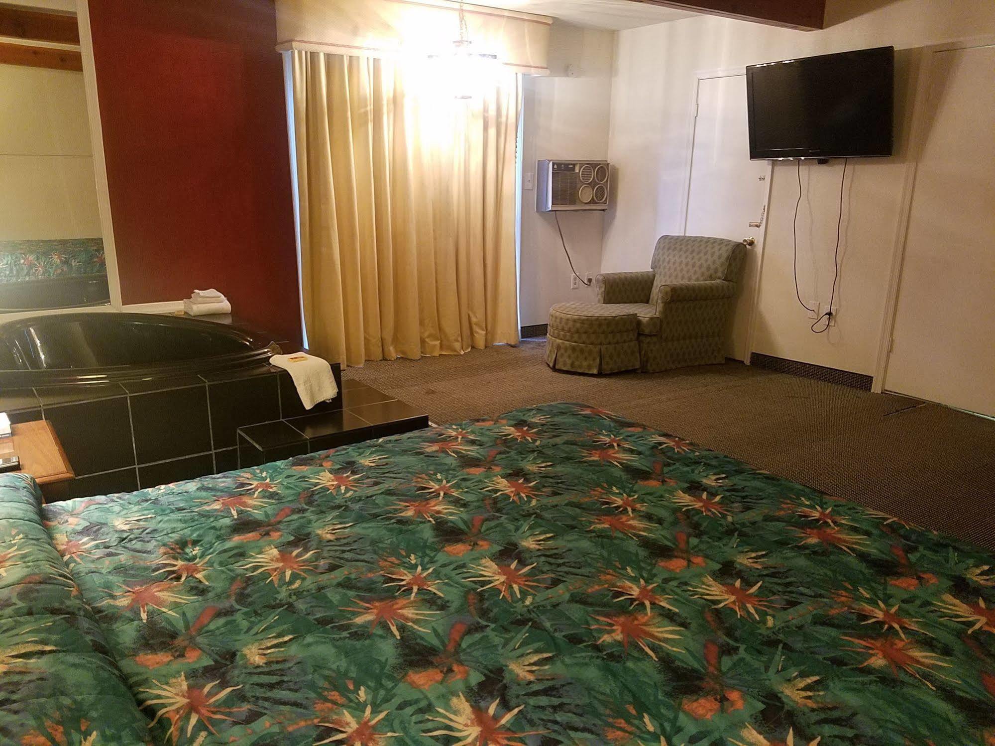 Maplehurst Motel Tunkhannock Екстериор снимка